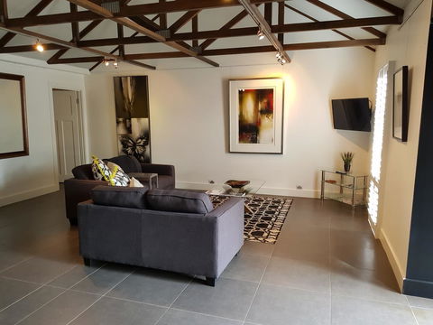 Irongate Studio B&B - Internet Find 9