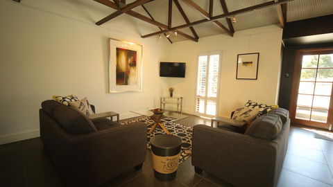 Irongate Studio B&B - Internet Find 16
