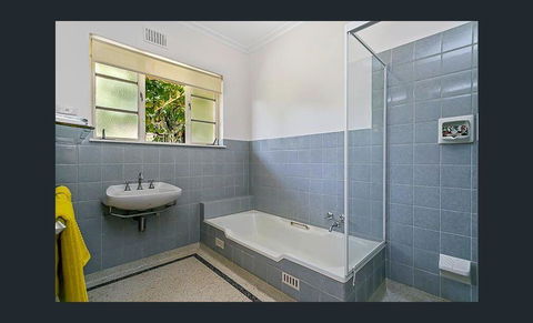 Stunning House With Beautiful Entertainment Area!! - Internet Find 11