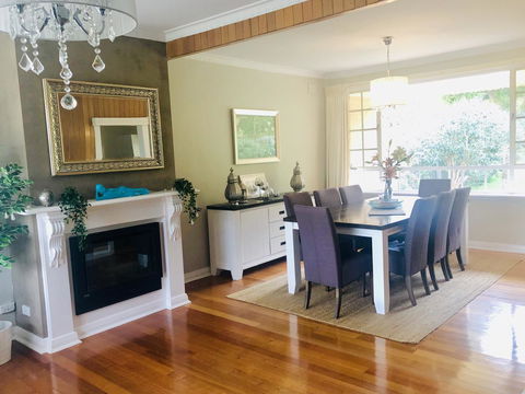 Stunning House With Beautiful Entertainment Area!! - Internet Find 4
