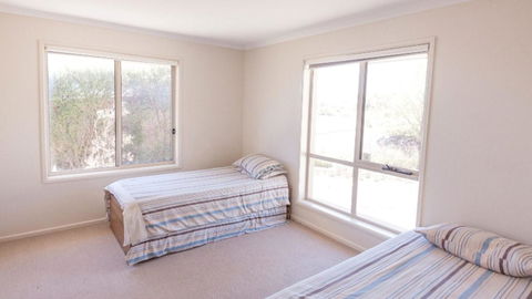 Golfers Paradise (18th Tee) - 52 Huntingdale Drive - Internet Find 1