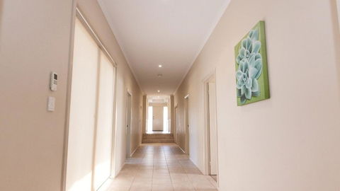Golfers Paradise (18th Tee) - 52 Huntingdale Drive - Internet Find 11