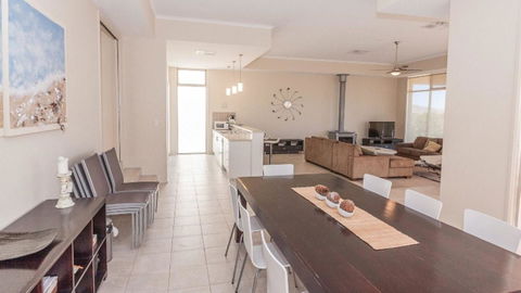Golfers Paradise (18th Tee) - 52 Huntingdale Drive - Internet Find 19
