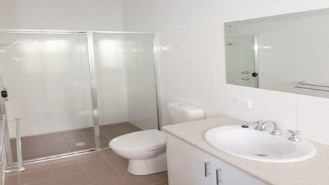 Golfers Paradise (18th Tee) - 52 Huntingdale Drive - Internet Find 2