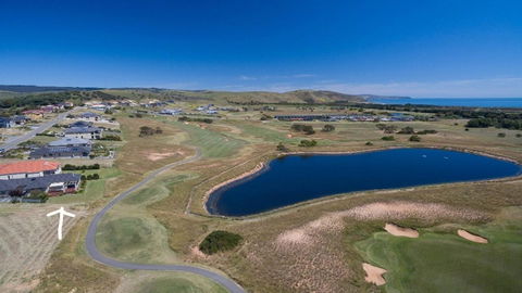 Golfers Paradise (18th Tee) - 52 Huntingdale Drive - Internet Find 7
