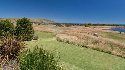Golfers Paradise (18th Tee) - 52 Huntingdale Drive - Internet Find 13