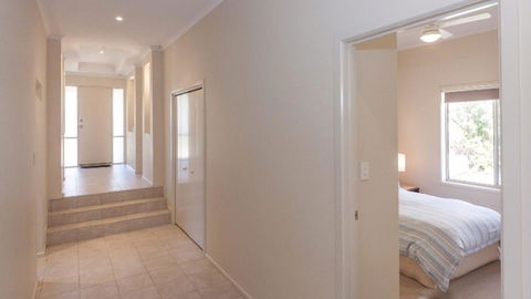 Golfers Paradise (18th Tee) - 52 Huntingdale Drive - Internet Find 17