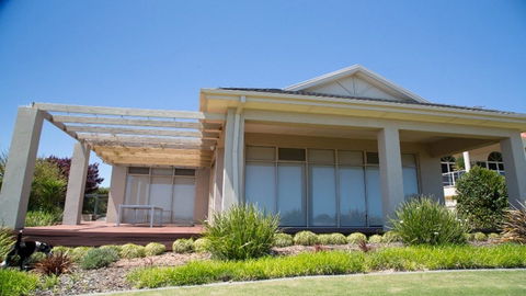 Golfers Paradise (18th Tee) - 52 Huntingdale Drive - Internet Find 16
