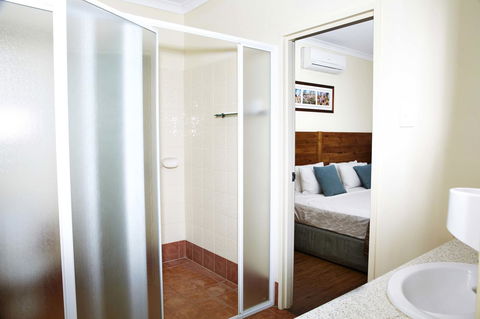 Kimberley Hotel - Internet Find 7