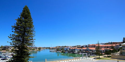 Studio Style Mindarie Marina - Internet Find 0