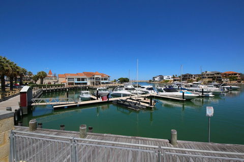 Studio Style Mindarie Marina - Internet Find 10