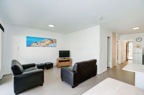West Beach Lagoon 206 Great Value - Internet Find 12