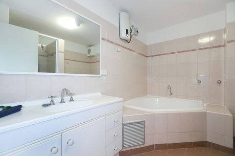 West Beach Lagoon 206 Great Value - Internet Find 10