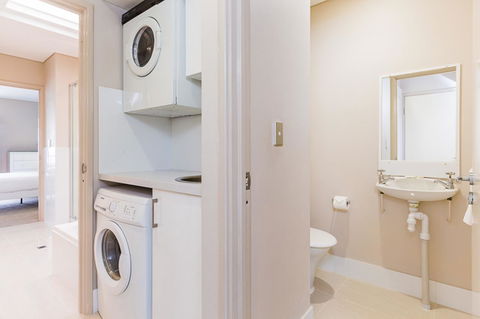 The White Pearl Penthouse - Internet Find 18