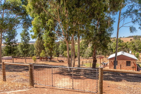 'Bindoon Valley Escape' Cottage - Internet Find 11