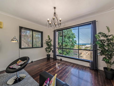 Panoramique Holiday Home With A View - Internet Find 5