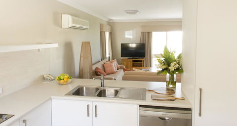 The Marina Hotel - Mindarie - Internet Find 24