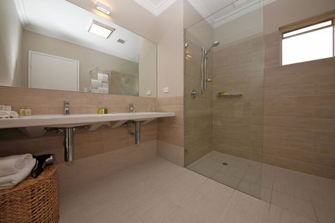 The Marina Hotel - Mindarie - Internet Find 15