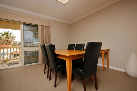 The Marina Hotel - Mindarie - Internet Find 11