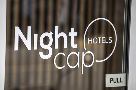 Nightcap At Carlyle Hotel - Internet Find 28