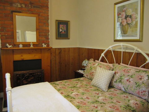 Arendon Cottage - Internet Find 1