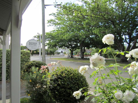 Arendon Cottage - Internet Find 5