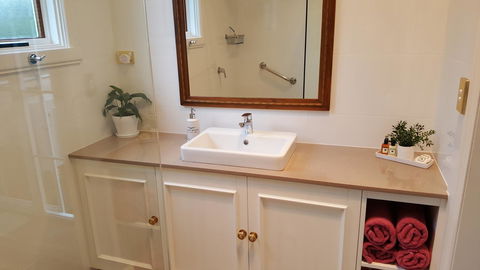 Arendon Cottage - Internet Find 8