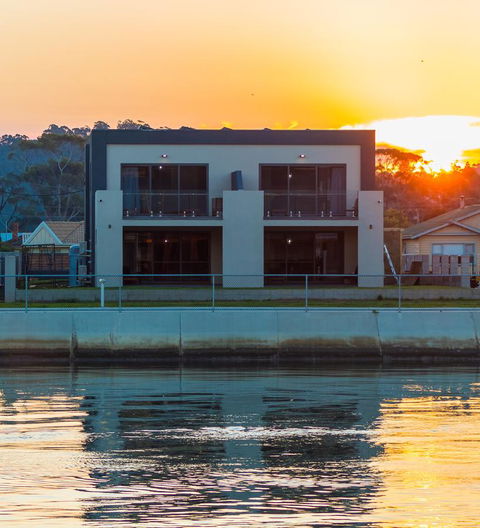 Ulverstone Waterfront Apartments - Internet Find 0