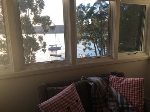 The Anchorage Waterfront Apartment - Internet Find 12