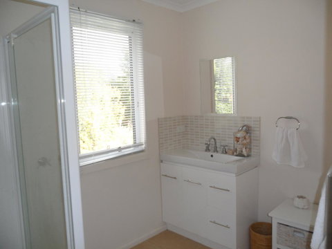 The Anchorage Waterfront Apartment - Internet Find 14