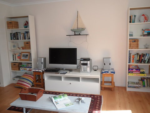 The Anchorage Waterfront Apartment - Internet Find 8