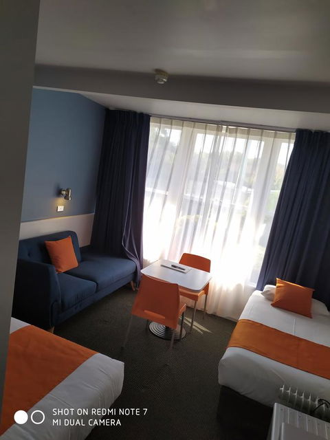 Waterfront Lodge Motel - Internet Find 6