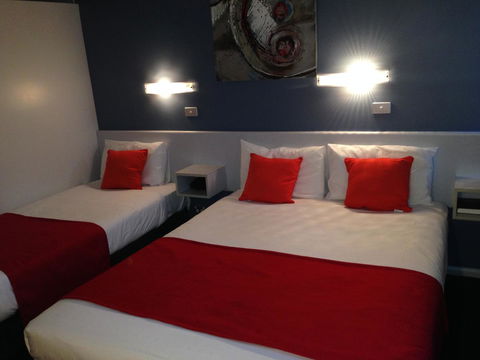 Waterfront Lodge Motel - Internet Find 37