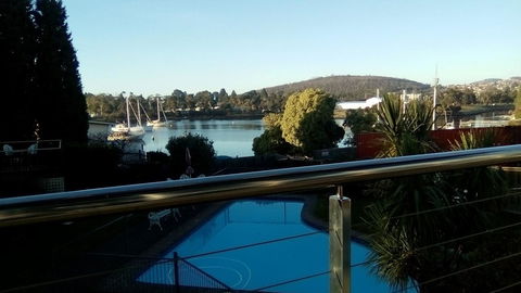 Waterfront Lodge Motel - Internet Find 0