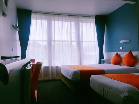 Waterfront Lodge Motel - Internet Find 21