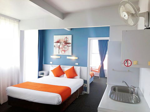 Waterfront Lodge Motel - Internet Find 8