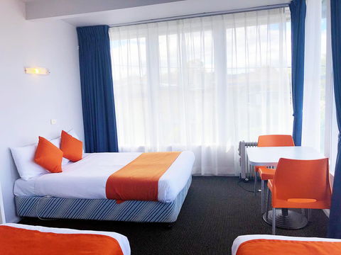 Waterfront Lodge Motel - Internet Find 9