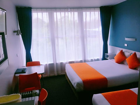 Waterfront Lodge Motel - Internet Find 23