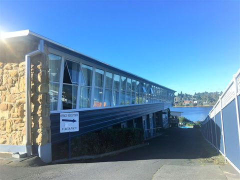 Waterfront Lodge Motel - Internet Find 26