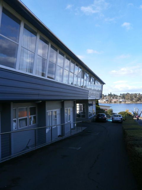 Waterfront Lodge Motel - Internet Find 32
