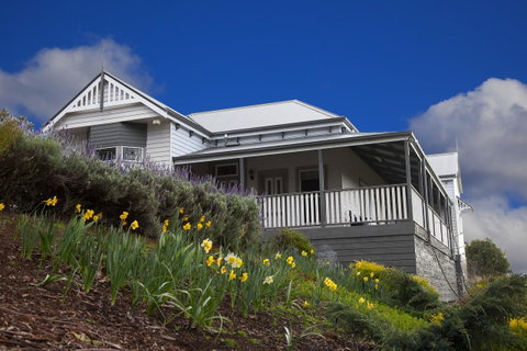 House On The Hill Bed And Breakfast - Internet Find 0
