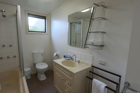 Moonah Central Apartments And Holiday Homes - Internet Find 27
