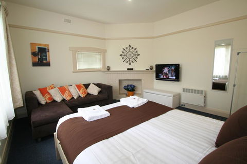 Moonah Central Apartments And Holiday Homes - Internet Find 11