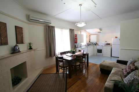 Moonah Central Apartments And Holiday Homes - Internet Find 40