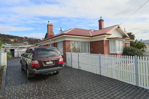Moonah Central Apartments And Holiday Homes - Internet Find 14