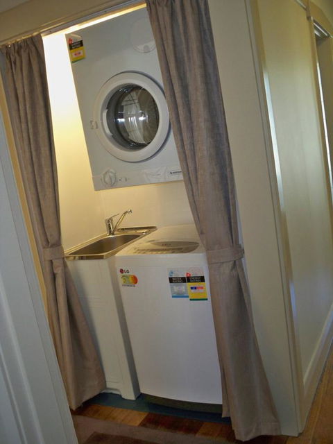 Moonah Central Apartments And Holiday Homes - Internet Find 36