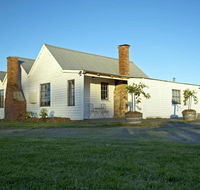 Buttons Cottage - Internet Find