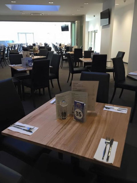 Risdon Brook Hotel - Internet Find 2