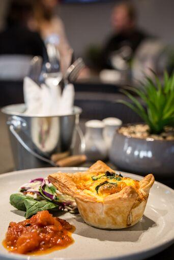 Shoreline Hotel - Internet Find 6