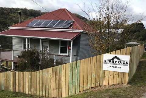 Derby Digs Cottage - Internet Find 0